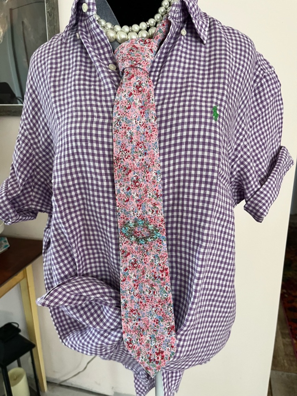 Women’s floral beck tie with vintage floral broach